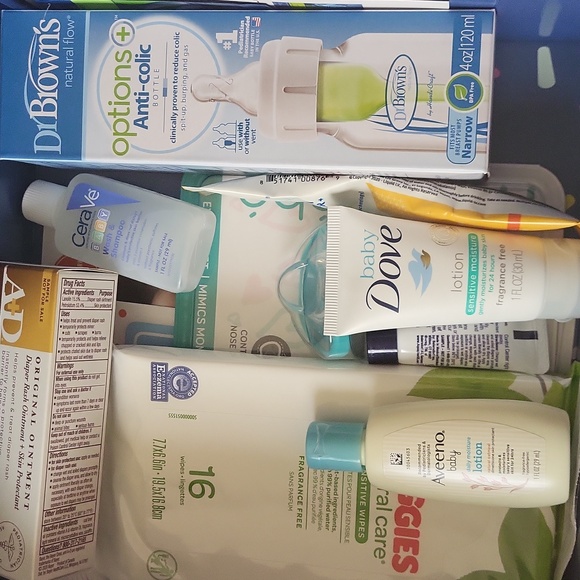 Baby Shower Gift Box & Care Items NWT - Picture 3 of 5